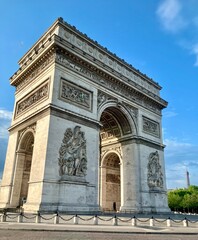 エトワール凱旋門とエッフェル塔