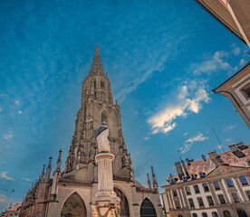 Panoramic view of the Müunsterplatz dominated by the imposing tower of the Bern Cathedral (Berner Münster) in the old city of Bern, Switzerland.