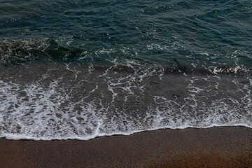 vague sur le bord d'une plage