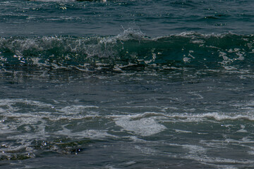 grosses vagues sur une mer agit&eacute;e