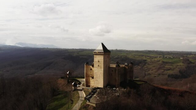 Ch&acirc;teau de Mauvezin, Pyr&eacute;n&eacute;es