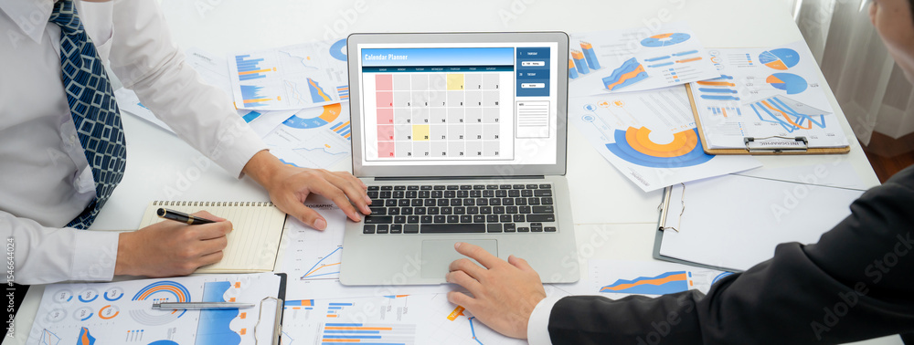 Aufkleber calendar on computer software application for brisk schedule planning for personal organizer and onl