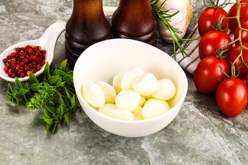 Small mozzarella mini cheese balls