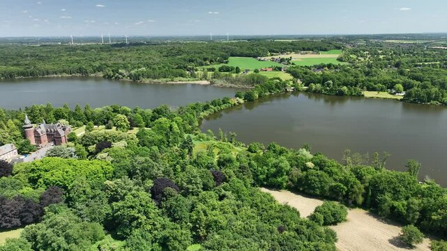 Luftbildvideo Krickenbecker See, Schloss Krickenbeck, Nettetal, Schroliksee, Hinsbecker Bruch, Gladbacher Bruch &ndash; Natur- und Wasserlandschaft in NRW aus der Luft