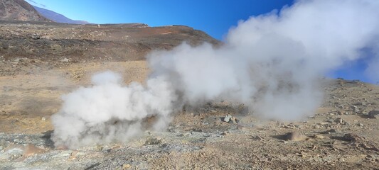 Fumaroles of the Tangoriro Volcanic Plateau.White smoke breaks through cracks to the surface of the Earth.White smoke consists of water vapor, carbon dioxide, hydrogen sulfide and other compounds