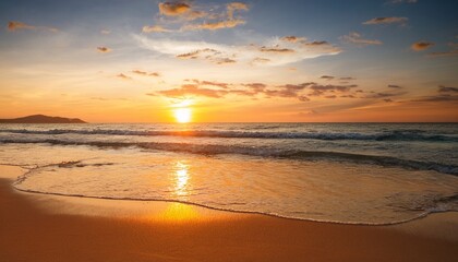 Fototapeta premium golden sunset sky seascape horizon tropical sea and sandy shore