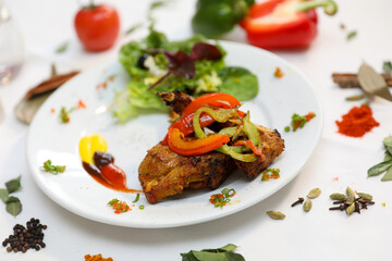 Delicious Grilled Lamb Chops with Peppers and Salad