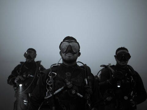 Divers team getting into action