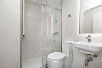 Lighting is an essential component for creating the desired atmosphere in the bathroom. Multifunctional lighting is sought: