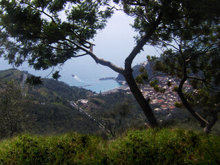 Stunning panoramic view of the sparkling Ligurian Sea along the picturesque coastline of Cinque Terre in Tuscany, Italy. Vibrant cliffside villages, terraced vineyards, and rugged coastal landscapes .