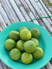green limes in a bowl