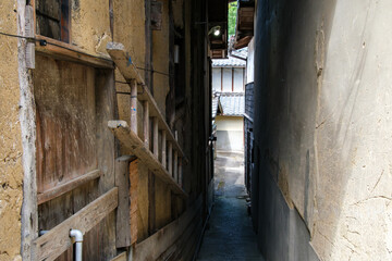 路地の土蔵