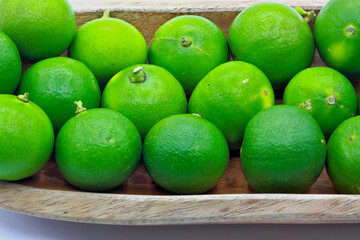Freshly picked limes from the garden are used as a seasoning in spicy Thai cooking, giving a fragrant aroma and a refreshing sour taste. Or you can squeeze the lime juice to make a drink.
