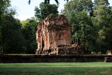 Obraz premium Prasat Ban Phai is located in Ban Prasat, Village No. 6, Tambon Chuepleng, Amphoe Prasat , Surin Province.