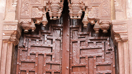 Intricate carving work on the door at Orchha Fort, Orchha, Madhya Pradesh, India