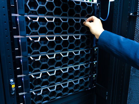 Data Center Server Rack Maintenance Procedure