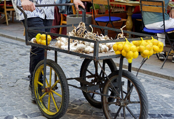 sales cart with fresh garlic and lemon