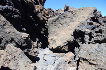 Wanderweg durch die Felsen am Pico del Teide	
