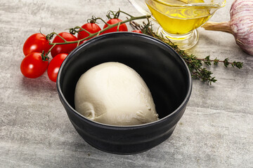 Round Mozzarella young cheese ball
