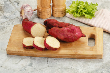 Raw red batat with slices