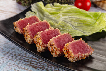 Tuna tataki roasted and raw