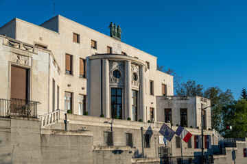 Französische Botschaft in Belgrad bei Abendlicht