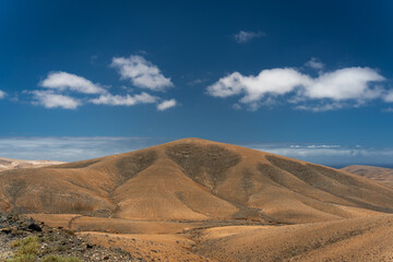 Entre montagne et nuages sur l'île de Fuerteventura en Espagne