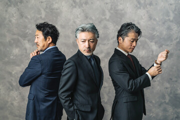 ミドルエイジ男性ビジネスパーソンのグループ