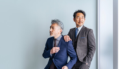 ミドルエイジ男性ビジネスパーソンのグループ