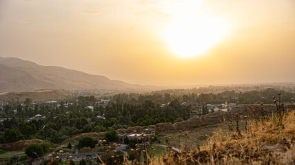 Fototapeta premium A stunning sunset casts vibrant colors over ancient architecture in a serene, beautiful landscape