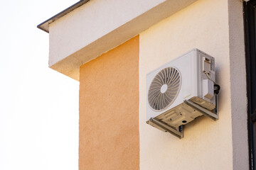 Air conditioning HVAC installed on the roof of industrial buildings.