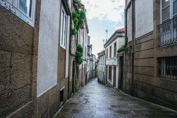 Santiago de Compostela, stare miasto w Hiszpani, miejsce pielgrzymek z całego świata.