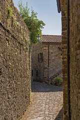 In den Gassen des Castello Bagnone in der Toskana in Italien