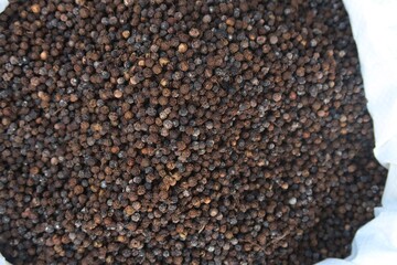 black pepper as an ingredient in recipes to add flavor and spice to meats, fish, vegetables, salad dressings, soups, stir-fries, pasta, black pepper in white sack