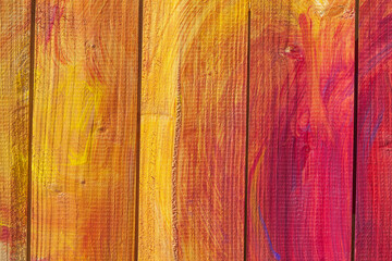 Bunt bemalter Zaun aus Holz, Holzbretter, Deutschland