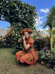 Mulher vestida de Maria bonita do cangaço nordestino no brasil, festa junina divertida celebração