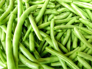 A bunch of fresh green beans on a market