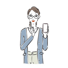 スマホを持つメガネ姿のかっこいいビジネスウーマン