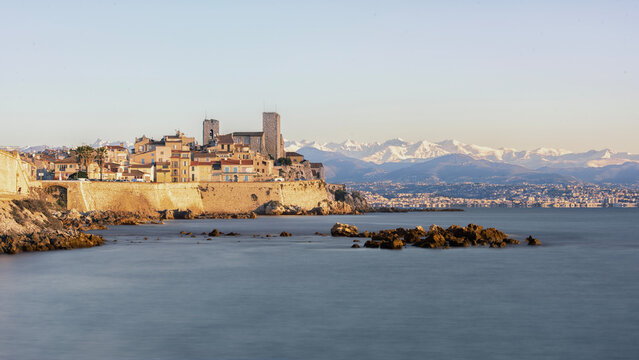Fototapeta The coastline on the French Riviera in Antibes