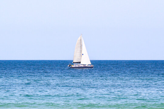 Veleiro no mar 