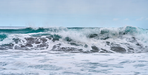 Powerful ocean wave breaking