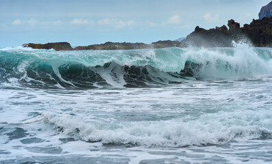 Powerful ocean wave breaking