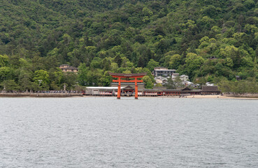 世界遺産の厳島神社の大鳥居