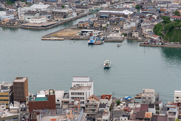 尾道と海を挟んだ向島を行き来する渡船