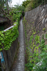 尾道の細い路地裏の道