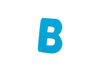 lettera dell'alfabeto B realizzata in legno colorato isolata su sfondo bianco o trasparente