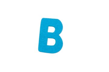 lettera dell'alfabeto B realizzata in legno colorato isolata su sfondo bianco o trasparente