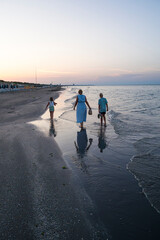 Italy, Emilia Romagna, Cesenatico, family on the beach