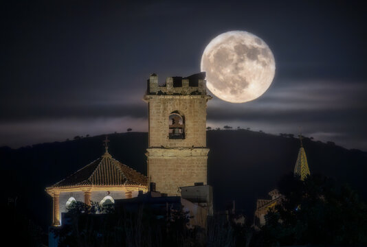 Luna sobre el campanario, Priego de C&oacute;rdoba