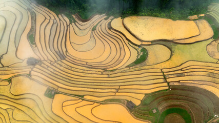 Water season flows into terraced fields and rice planting begins in Mu Cang Chai, Yen Bai. Photo...